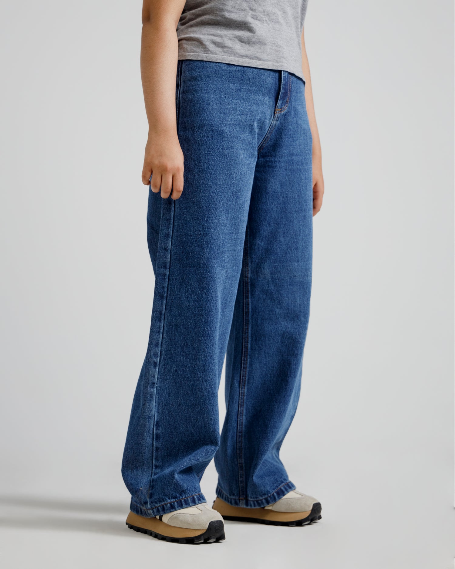 Mid-Wash Baggy Wide-Leg Jeans