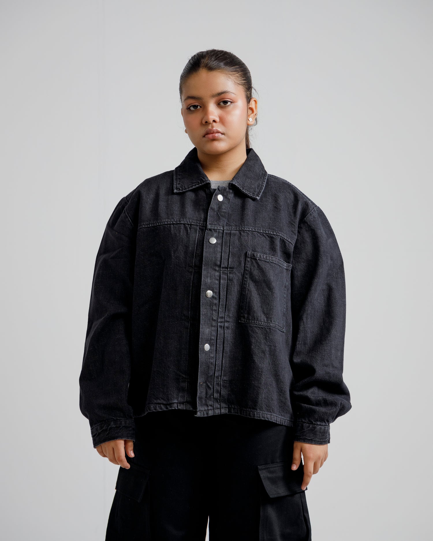 Dark-Wash Cropped Denim Trucker Jacket