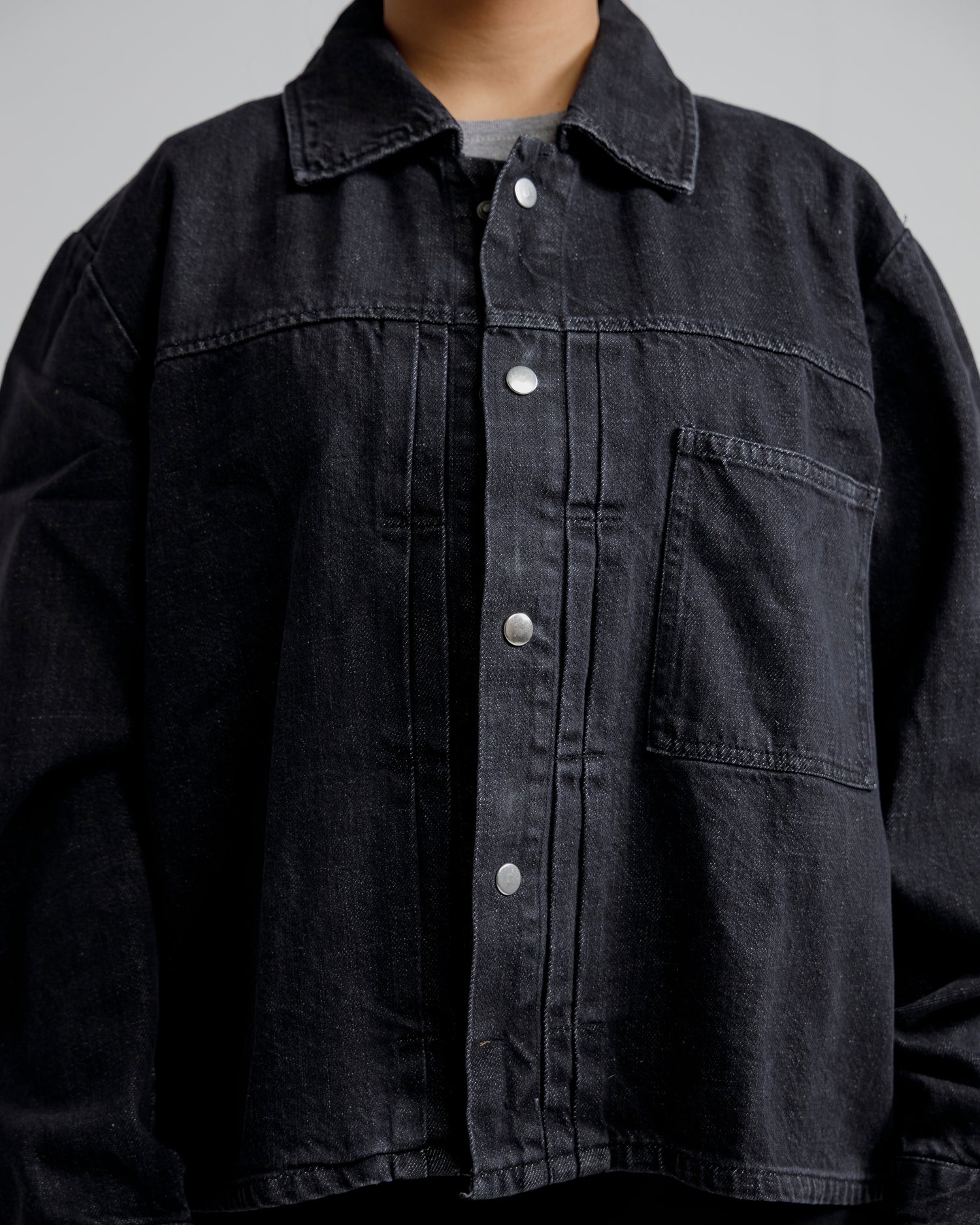 Dark-Wash Cropped Denim Trucker Jacket
